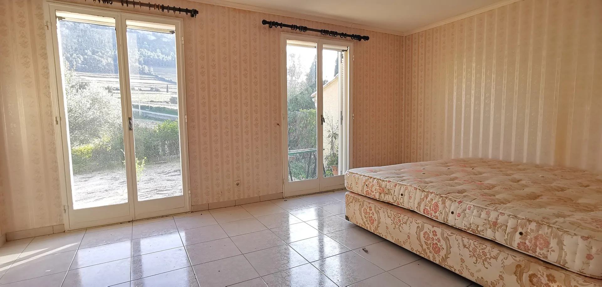 Cassis maison à vendre avec garage