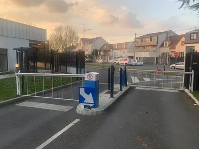 Installation d’un interphone de contrôle d’accès au poste de garde B59 pour sécuriser les entrées à Champs-sur-Marne 77447
