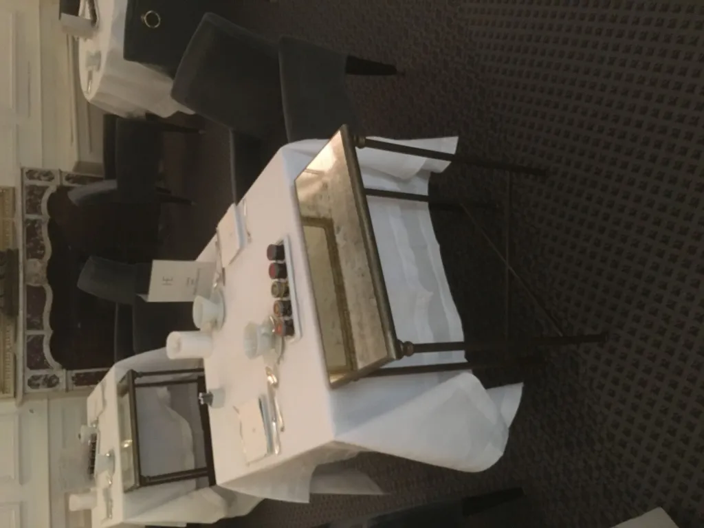 Servante de table pour le restaurant gastronomique de l'hôtel d'Europe