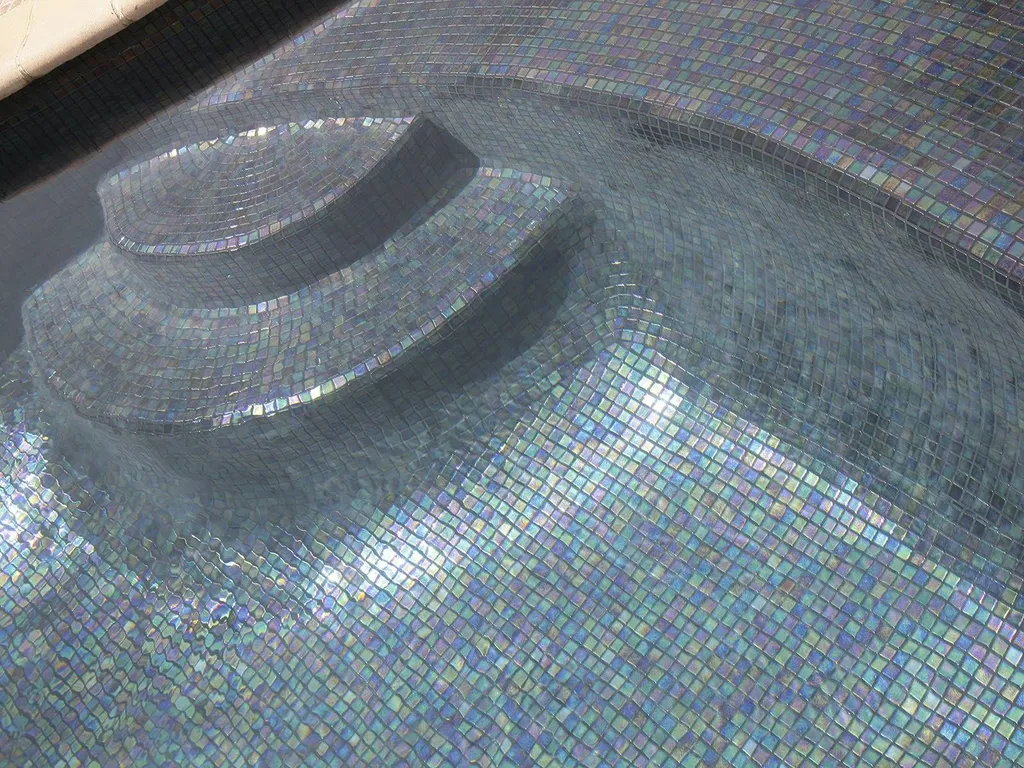 UNE PISCINE DE CARACTERE - MOSAÏQUE EBANO