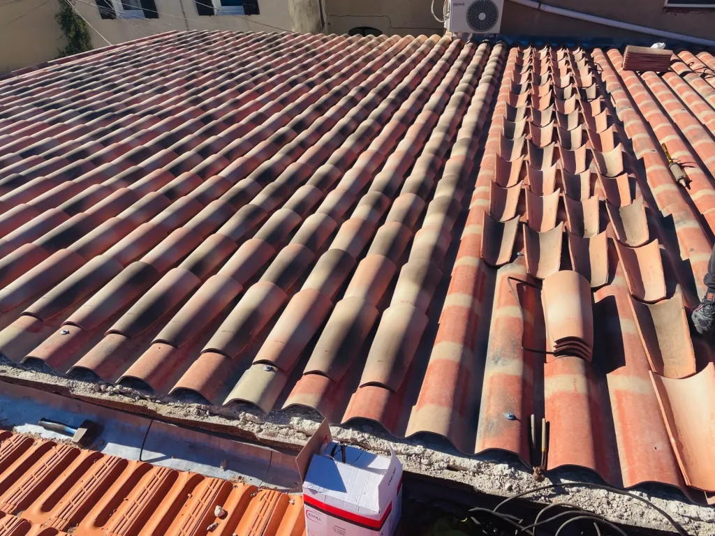 Intervention de couvreur pour une réfection de toiture de maison sur Aix-en-Provence 13100