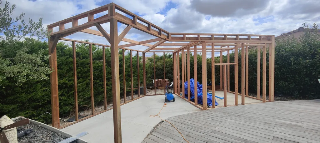 Local technique ossature bois, bardage Douglas et couverture bac acier à Graulhet Tarn Occitanie