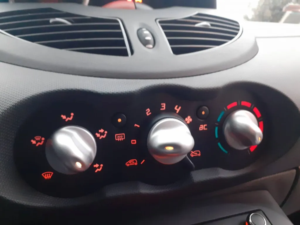 RENAULT TWINGO II SERIE LIMITEE PEPITE 1.2 LEV 75 ECO²  OCCASION A PLAISANCE DU TOUCH PRES DE TOULOUSE