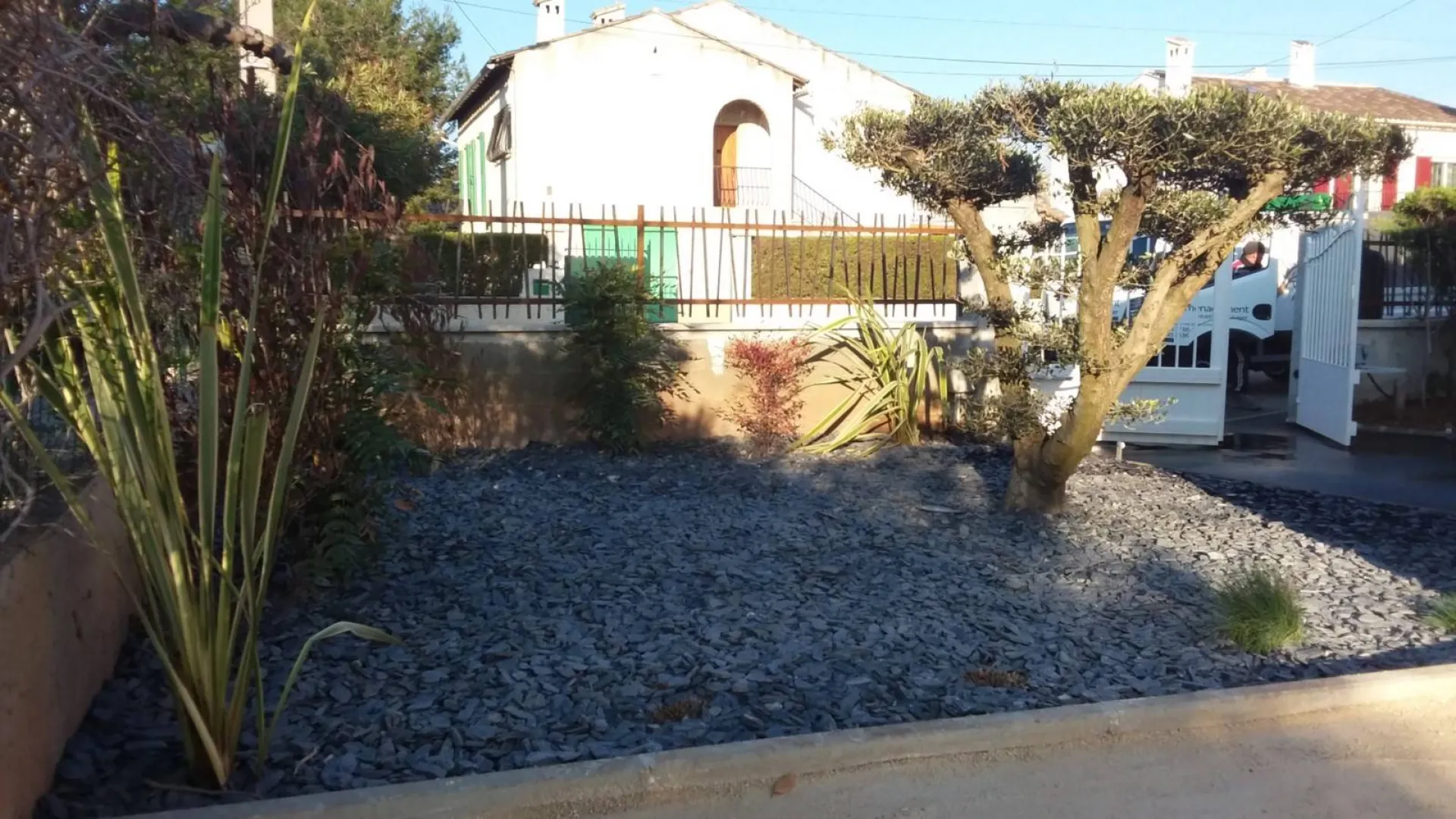 Réalisation paillage ardoise jardin Berre l'Etang 13130