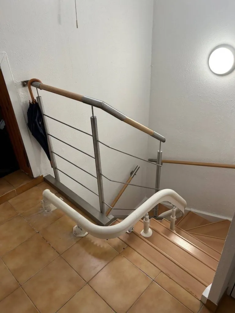 Notre zone d'activité pour ce serviceOù trouver un professionnel pour faire installer un fauteuil monte-escalier à Draguignan 83300 ?