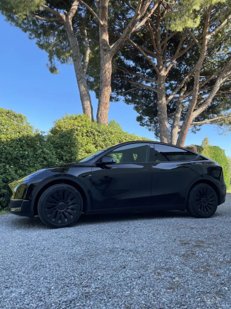  Film solaire, toit panoramique, Tesla, model Y, à Mandelieu, la Napoule près de Cannes 06.