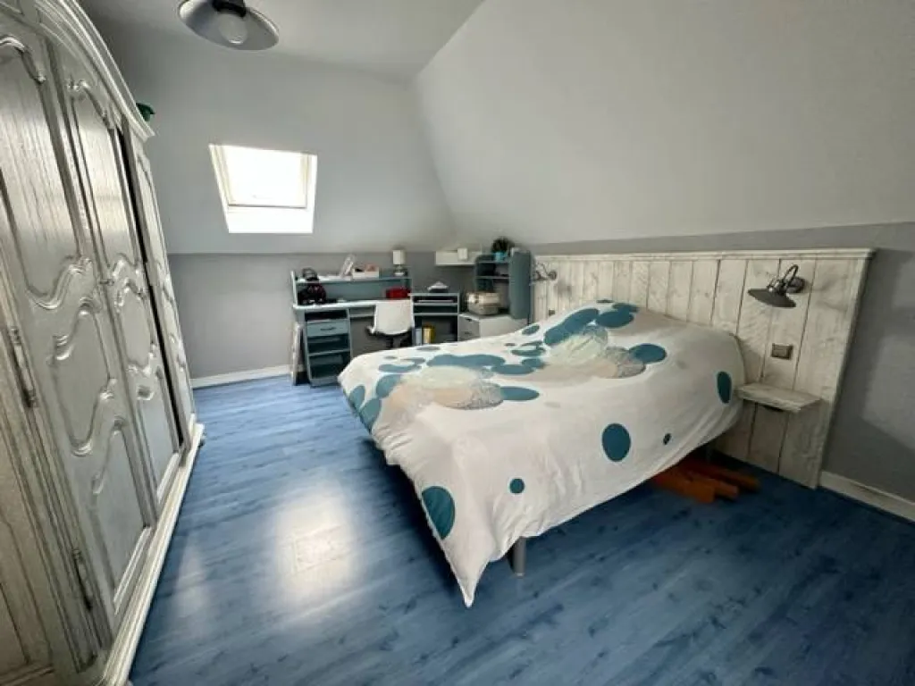 A saisir maison de briques de 220 m² habitables édifiée sur une parcelle de 1051 m² sur la commune de Saint Pierre Les Elbeuf