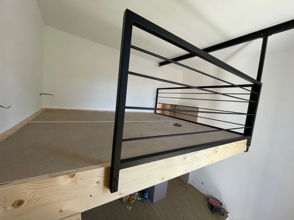  Lit mezzanine avec escalier dans un espace exigu sur Arcachon