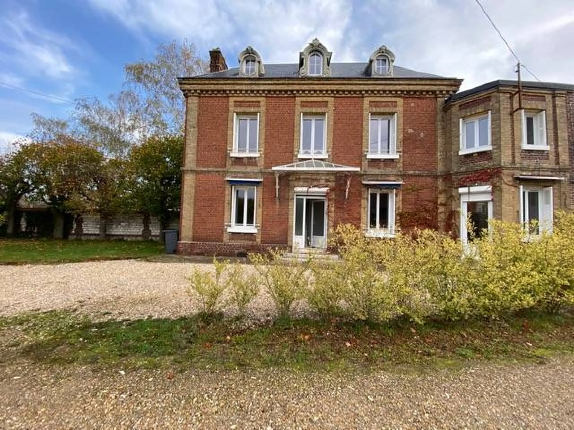 A acheter maison bourgeoise entièrement rénové de 130m² sur 350m² de terrain sur la commune de SAINT AUBIN LES ELBEUF 76410