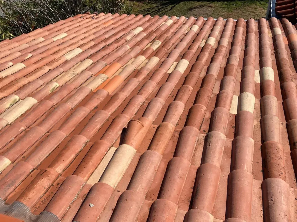 Couvreur pour le Nettoyage et traitement Hydrofuge d'une toiture de Maison sur Venelles 13770 près de Aix-en-Provence 13100