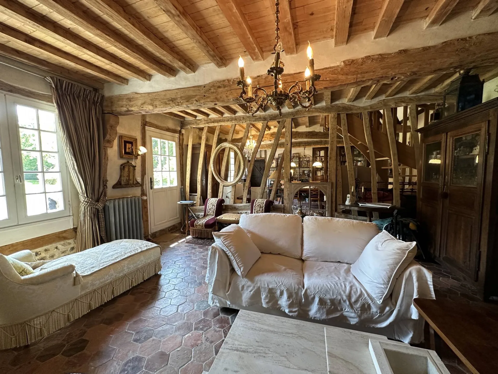 Vends Charmante chaumière de 220m2 avec piscine et son jardin luxuriant de 5430m2 en Normandie