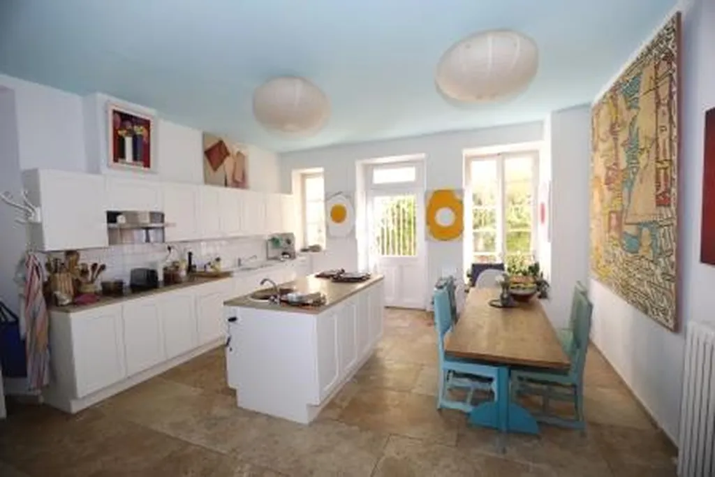 à proximité du golf de Saumane, magnifique bastide de style Art Déco   