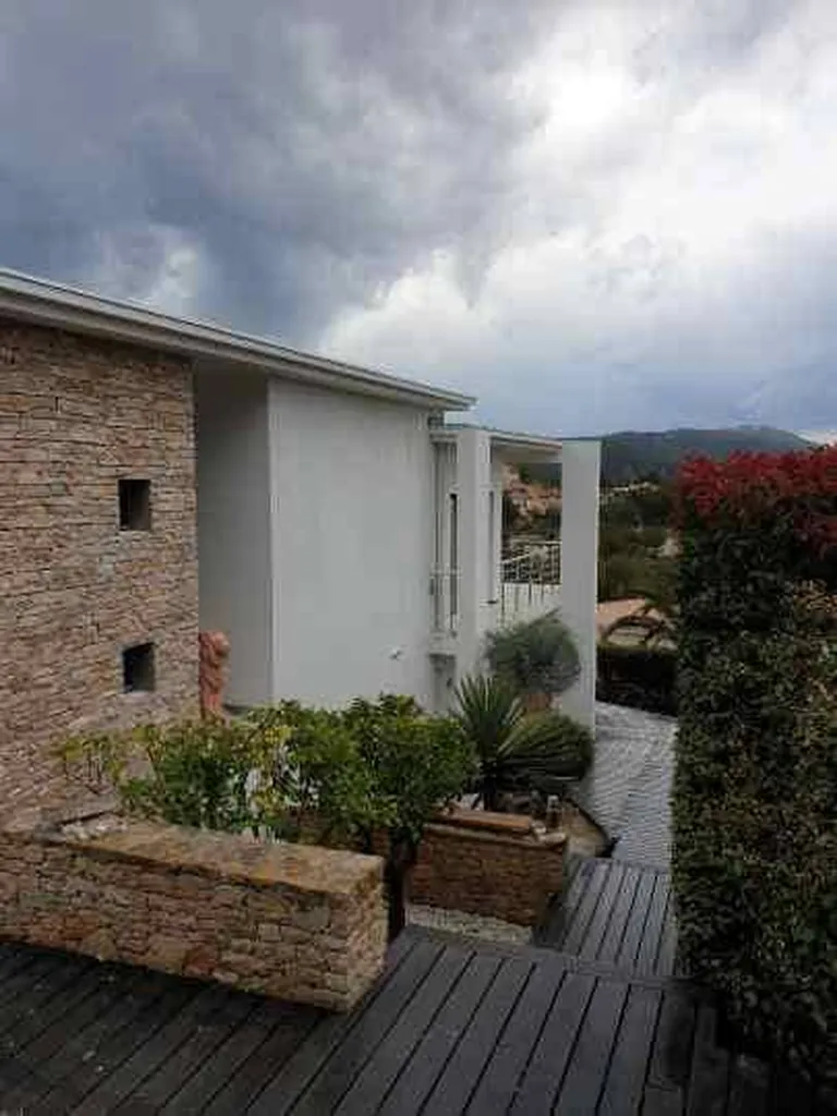 villa à Bandol façade en peinture ventilée TERRE DU MONDE