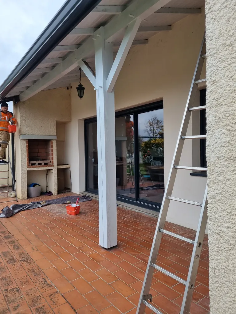 Rénover vos boiseries extérieures avec pose de gouttières et sous-face PVC à Septèmes-les-Vallons