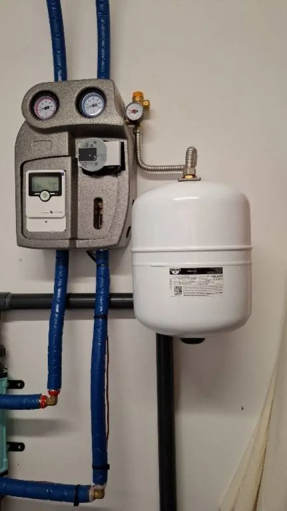 Installation sur mesures de panneaux photovoltaïques pour chauffer une pompe à chaleur de piscine dès 6 490€
