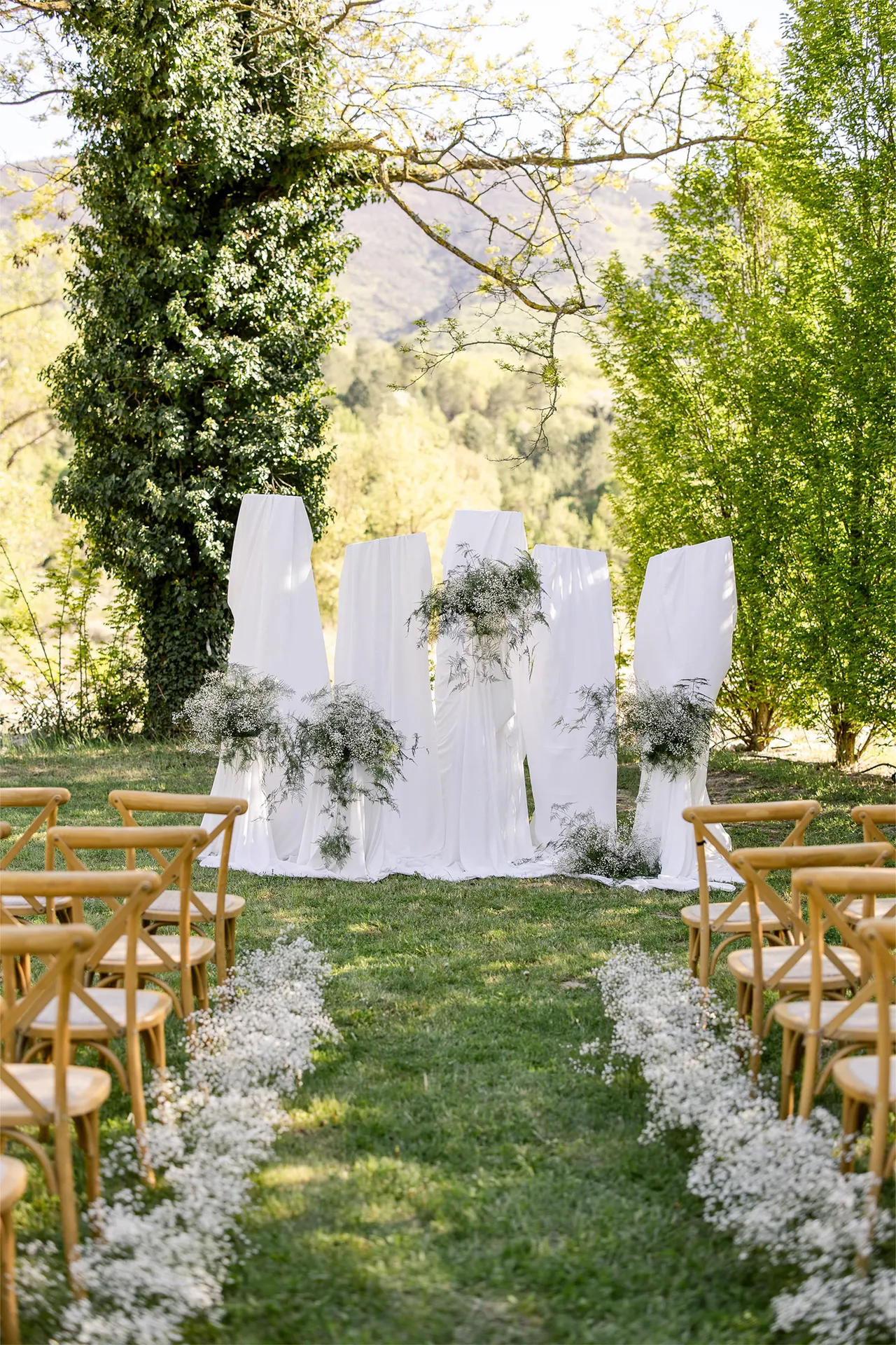 Château mariage chic en Provence Ménerbes 84560 Vaucluse : décoration florale et coordination mariage