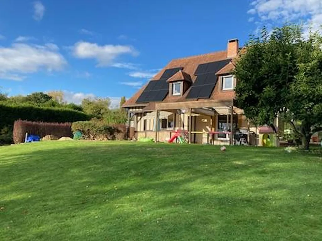 En vente, proche Cormeilles, Maison Traditionnelle sur 6241 m² de terrain arboré avec piscine et petit étang