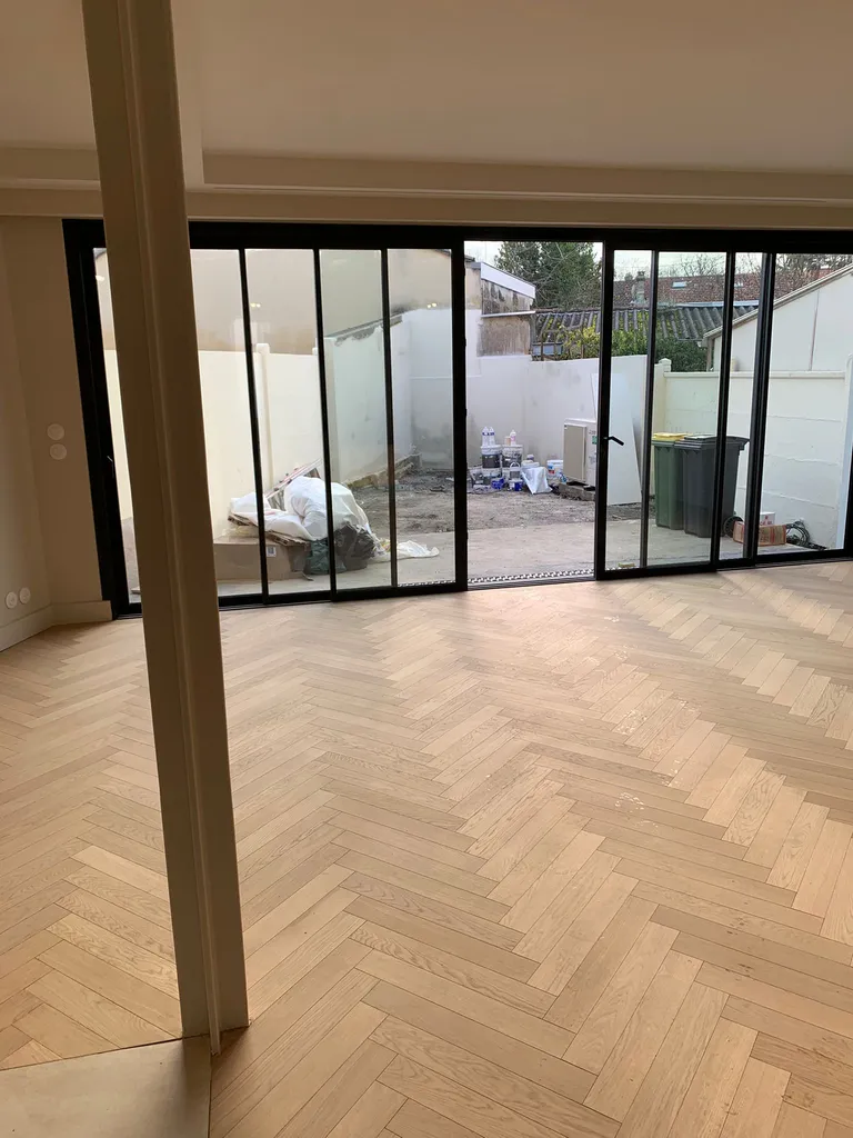 nettoyage d’un logement neuf avec grandes baies vitrées à Bordeaux