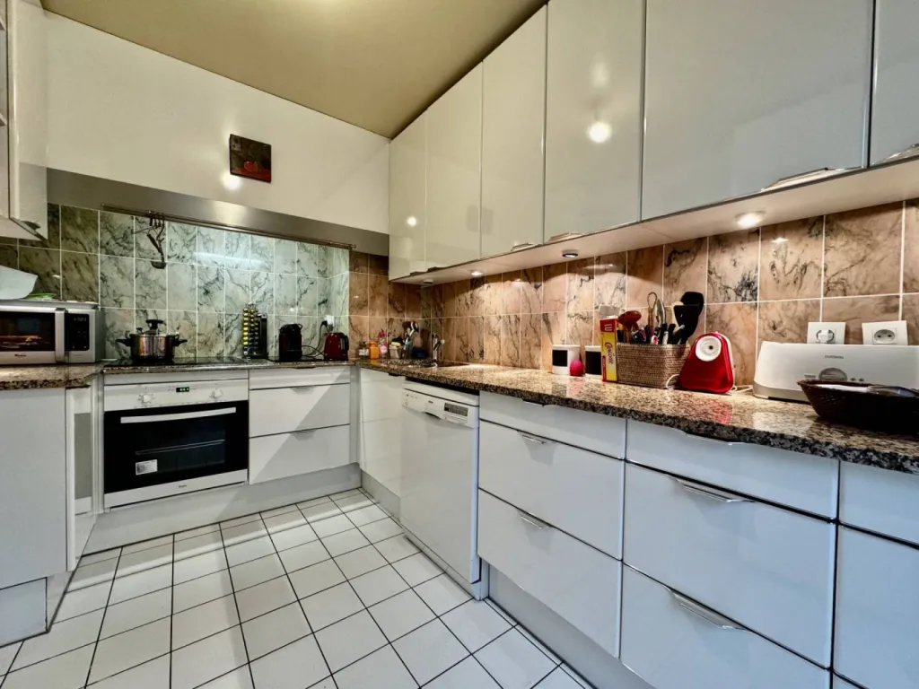 Acheter un appartement de 4 pièces avec 2 chambres et un parking