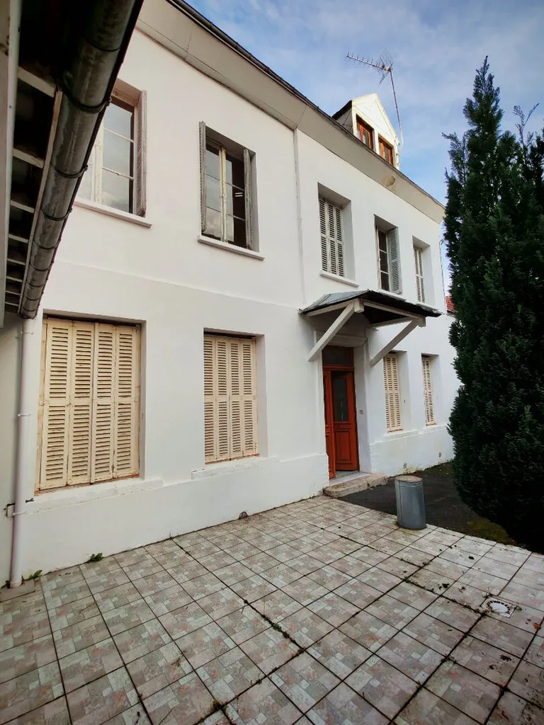 À vendre maison mitoyenne de 140 m² située à Elbeuf