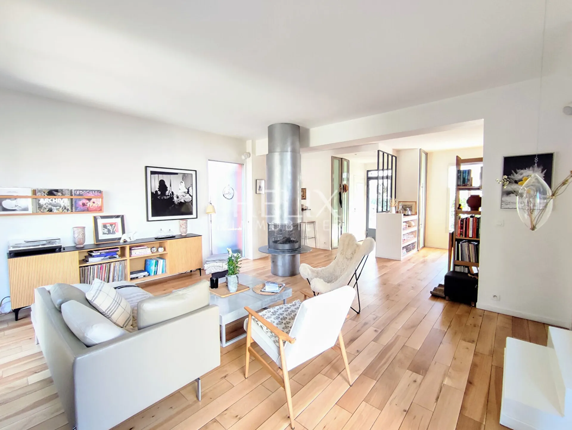 Maisons Laffitte, à 8 mn du RER, maison de 151 m2 avec grande pièce de vie lumineuse, 4 chambres, un bureau et un sous-sol total