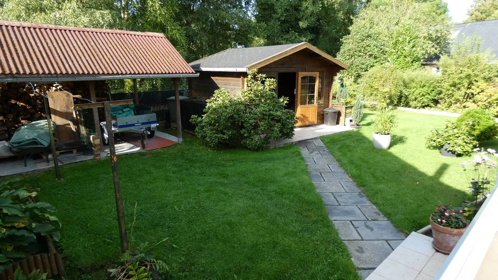 Vends : Opportunité unique de vivre dans une maison authentique et confortable, proche des commodités et des axes de transport principaux.