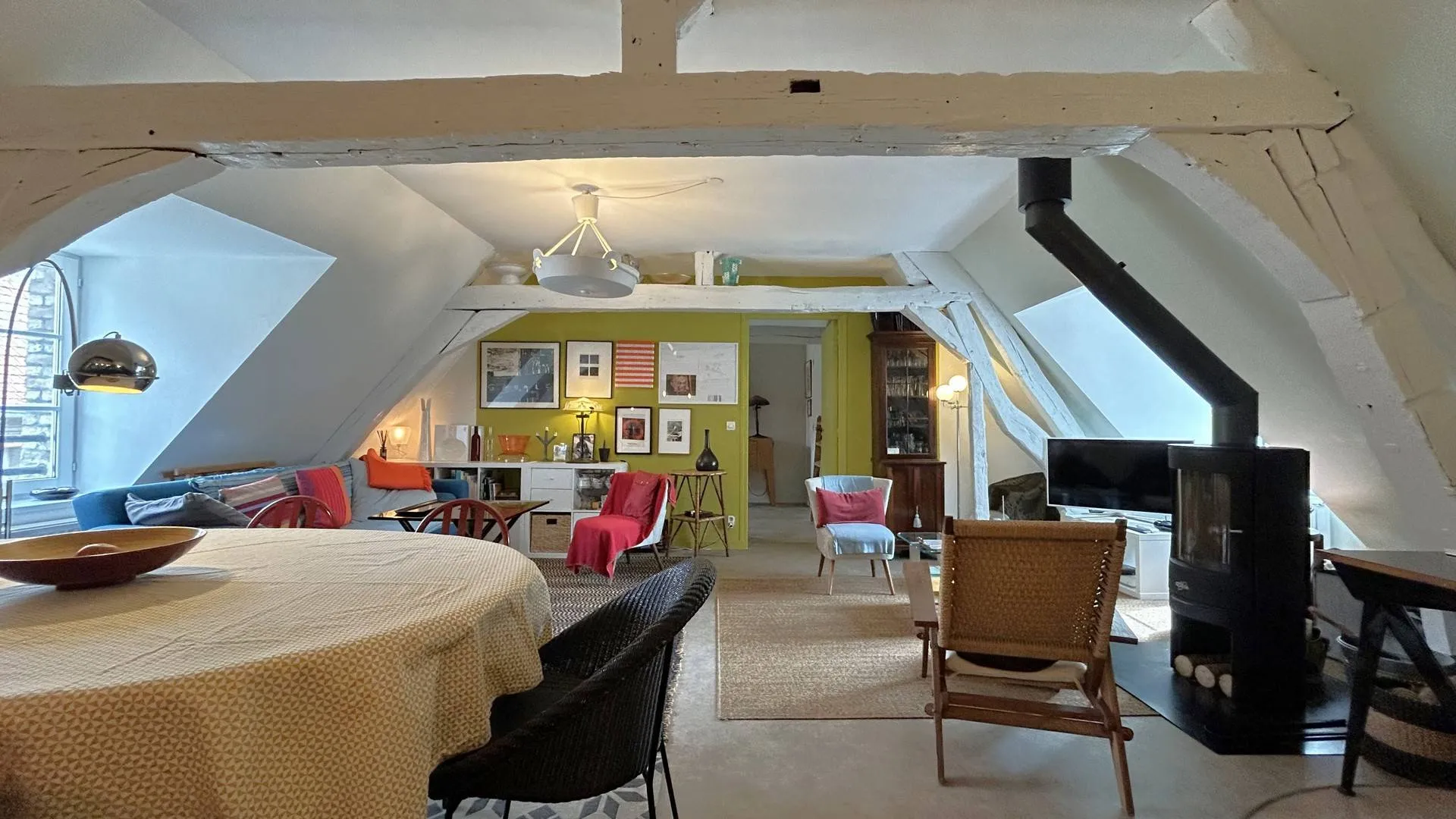 Appartement T4 dans un immeuble avec ascenseur, rénové, entre la plage et le port de DIEPPE (76) en Normandie