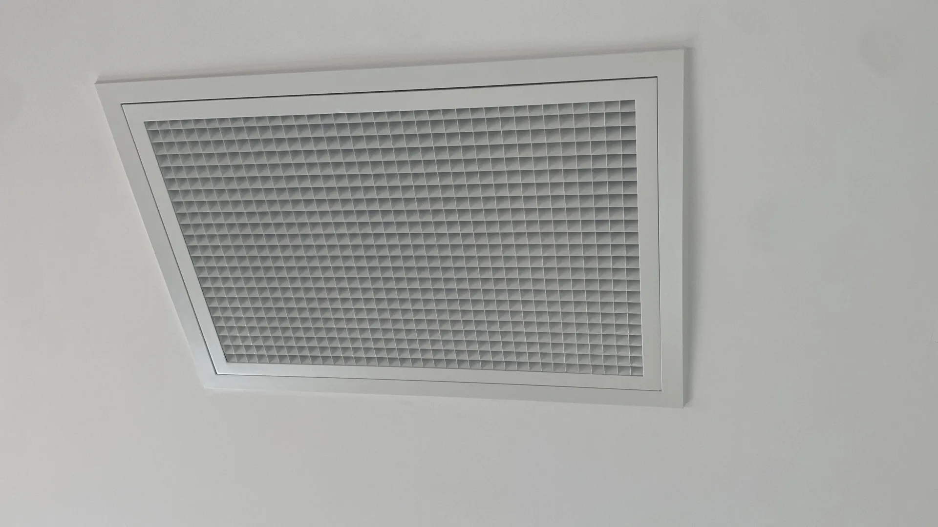 Entreprise RGE à Toulouse pour installation de pompe à chaleur air air gainable Airzone dans habitat individuel moderne. à toulouse