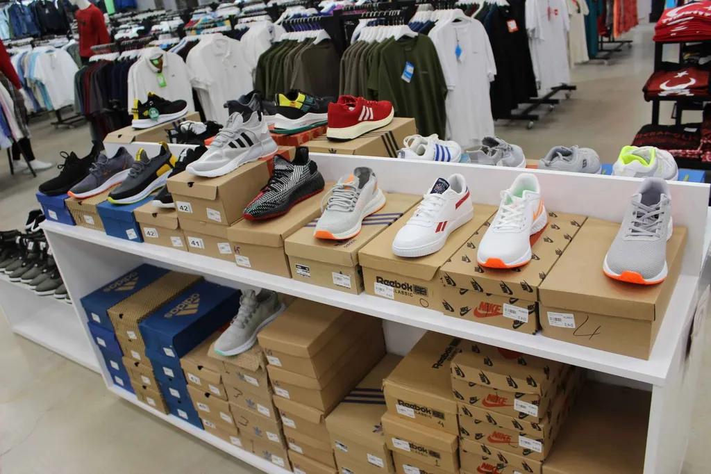 Obtenir un constat de contrefaçon avec captures de produits illicites diffusés en ligne sur site marchand par huissier Lyon 69 Rhône