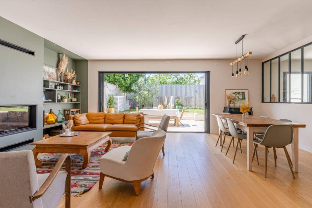 Vendue Très belle maison en pierre rénovée Mérignac limite Caudéran  