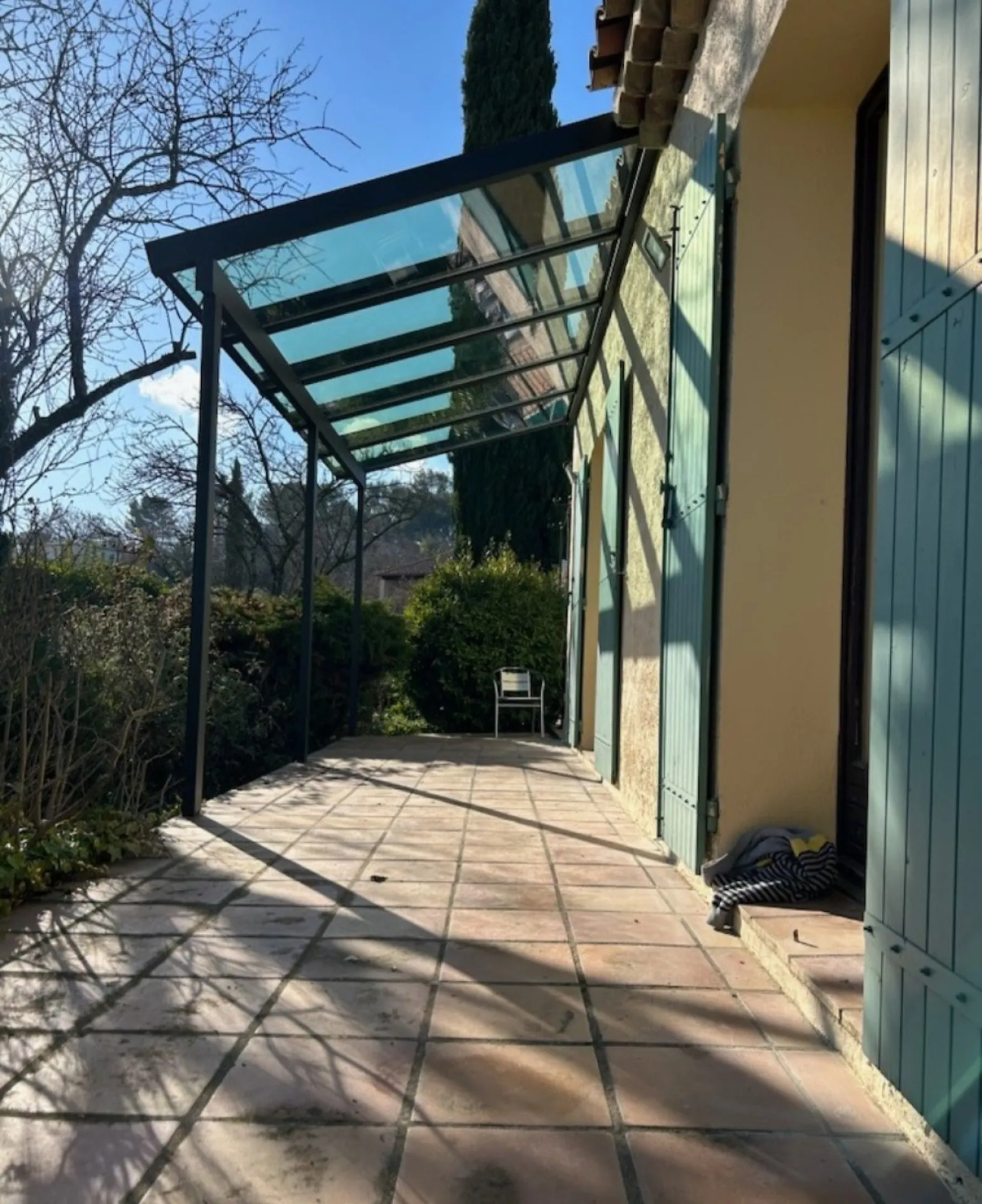 installation d'une pergolas vitrée  près de Grans