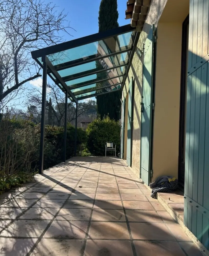 installation d'une pergolas vitrée  près de Grans