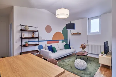 Aménagement et décoration d'un salon dans un T2 à Bordeaux Centre 
