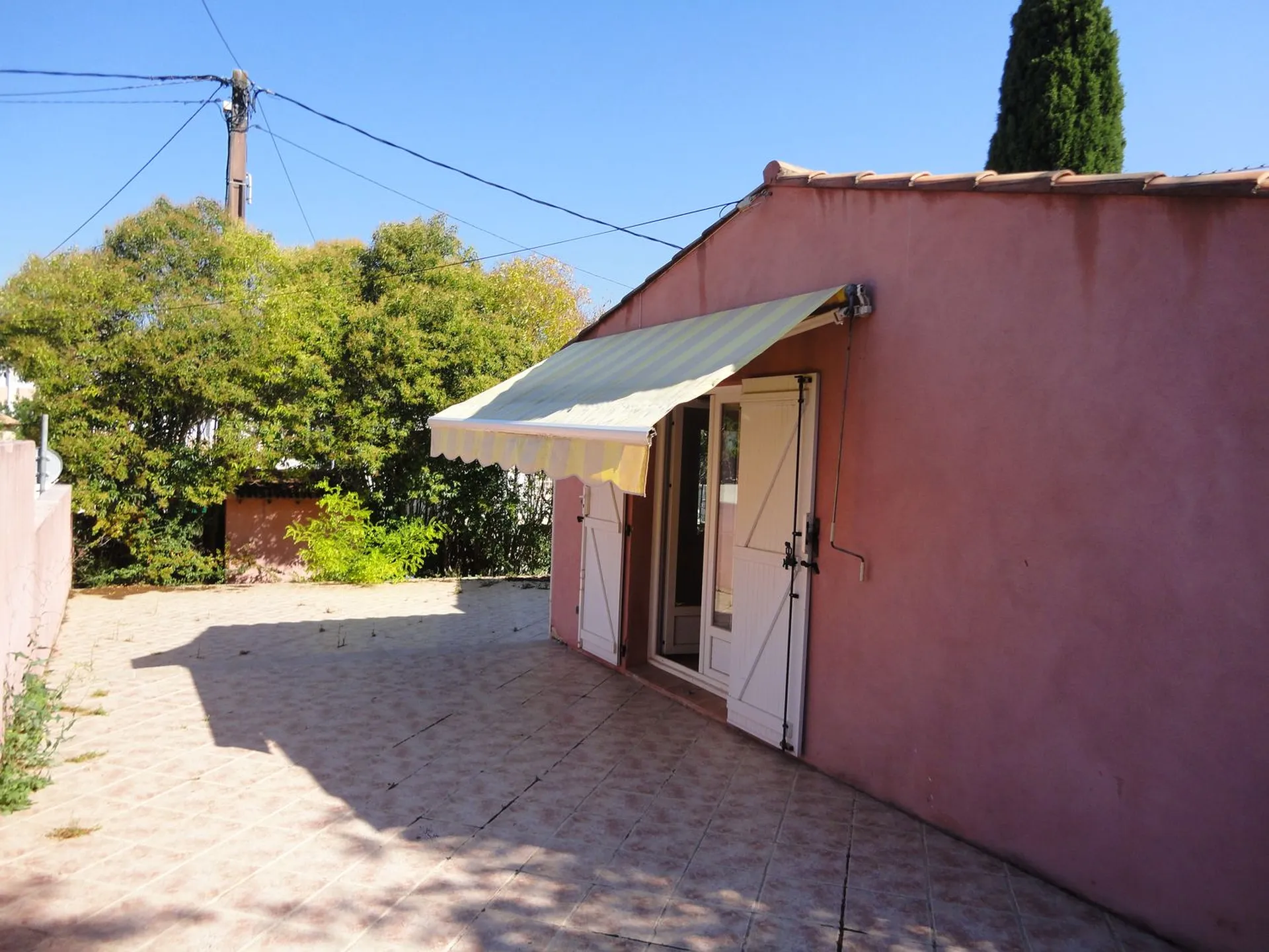 CARNOUX VENTE villa 3 Carnoux proche commodités, terrasse de 160m²