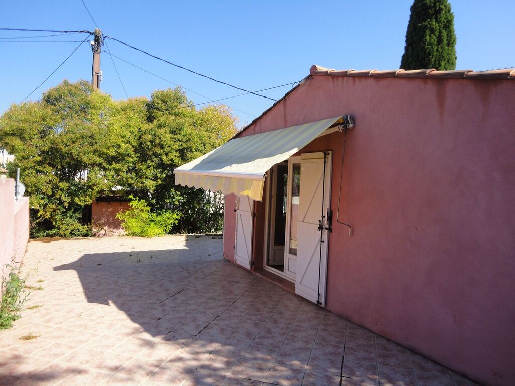 CARNOUX VENTE villa 3 Carnoux proche commodités, terrasse de 160m²