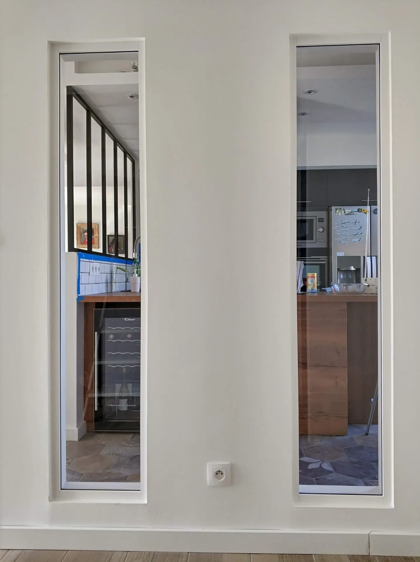 Un ensemble de deux Verrières verticales sur mur blanc réalisé à Coufouleux (81)