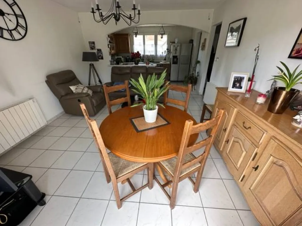 maison comprenant 4 chambres