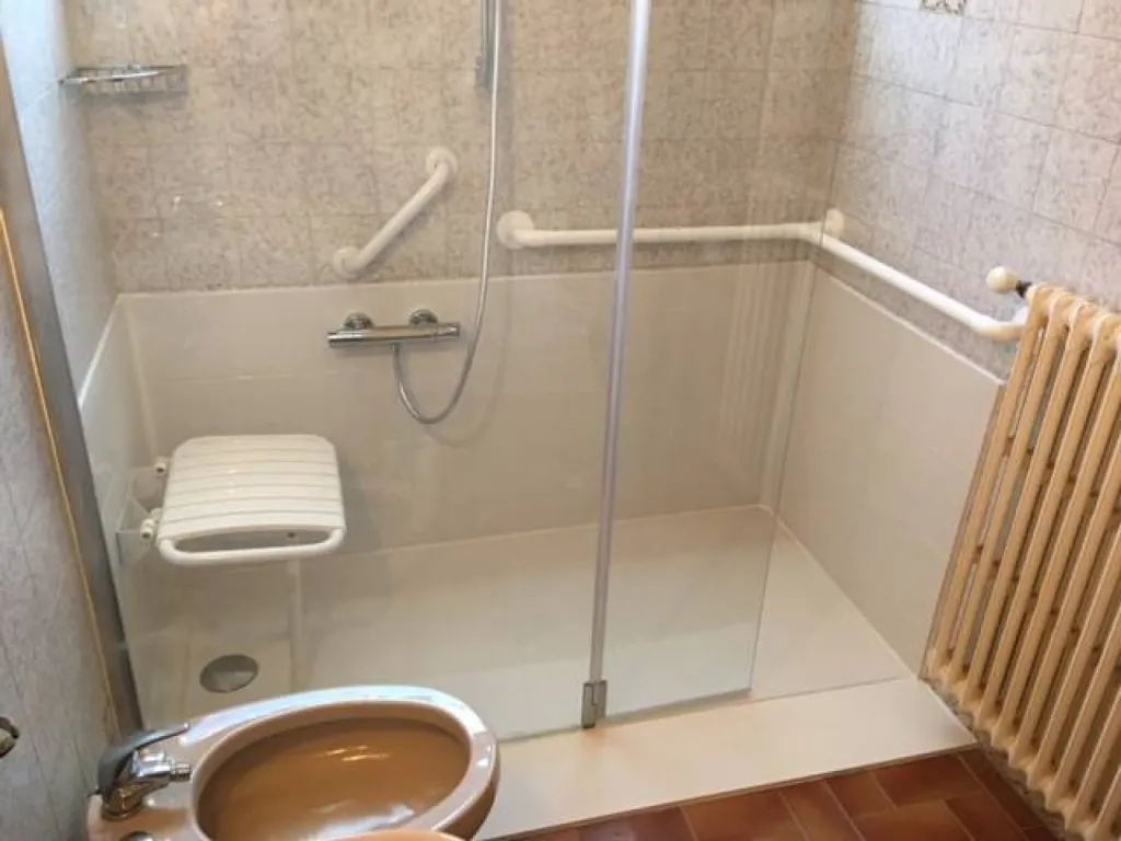 Douche idéale remplacement de baignoire par douche sénior sécurisée à Draveil Essonne (91) IdF