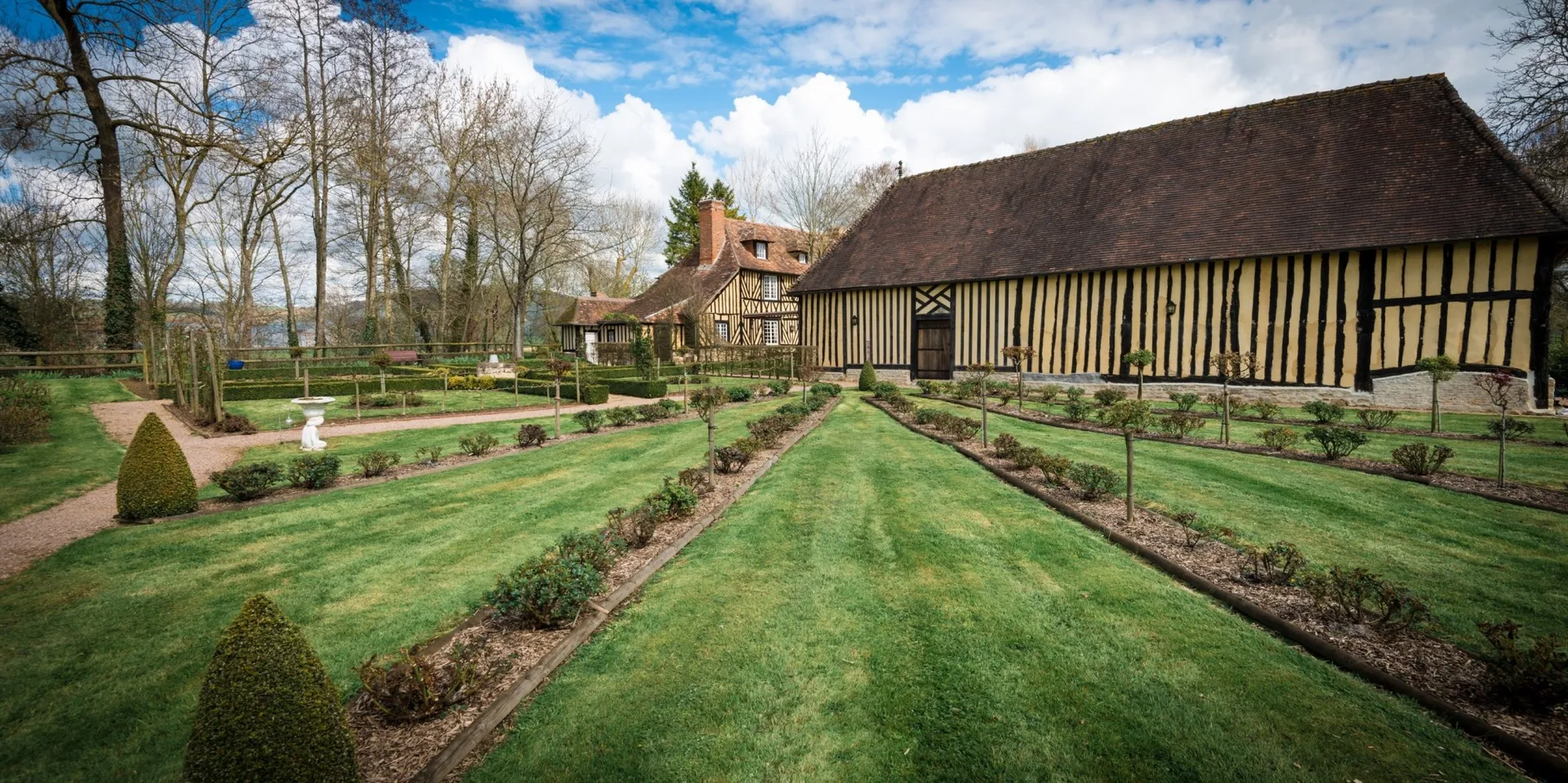 RECHERCHE UNE GENTILHOMMIERE DANS LA REGION DE PONT-L'EVEQUE, CALVADOS 14