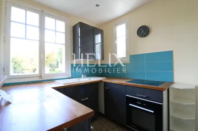 Belle maison familiale au Vésinet d'une surface de 160M² 8 pièces un triple séjour et 5 chambres, Proche école, gare RER A et commerces.