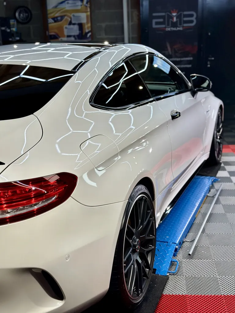 polissage Carroserie traitement céramique EMB DETAILING Vaugneray socialiste Mercedes C63 AMG