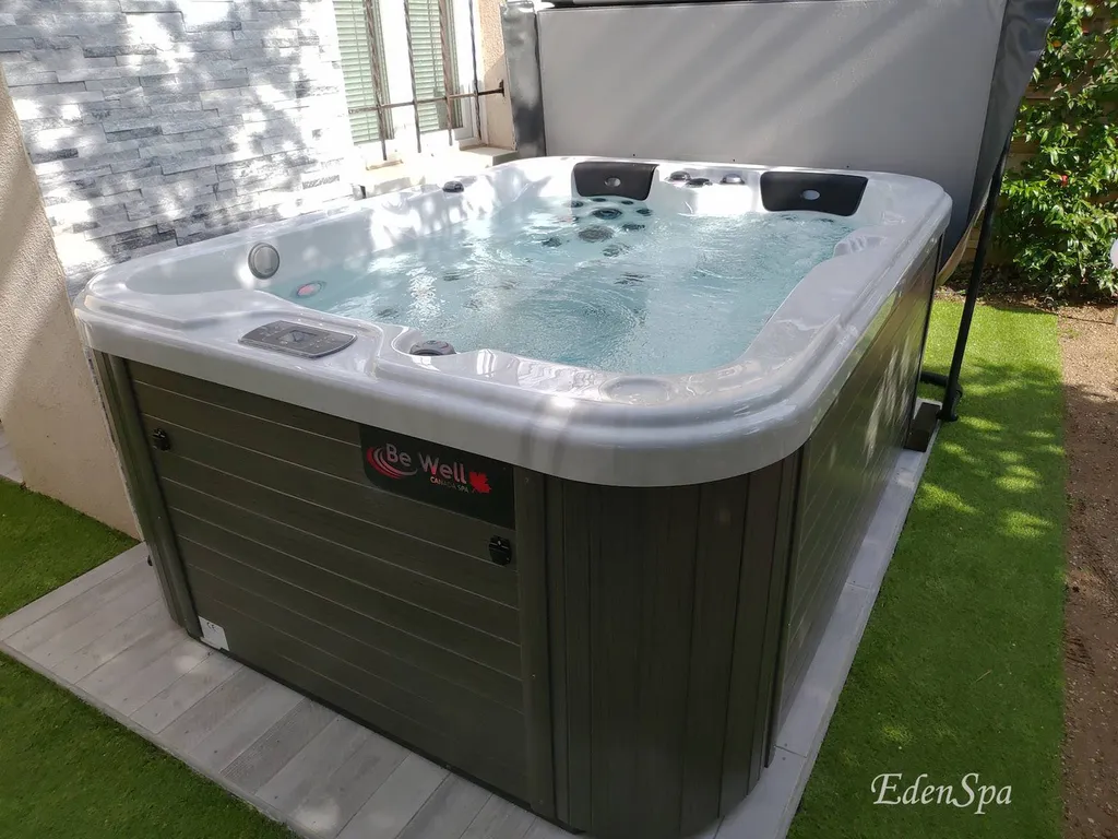 bain a remous canadien martigues