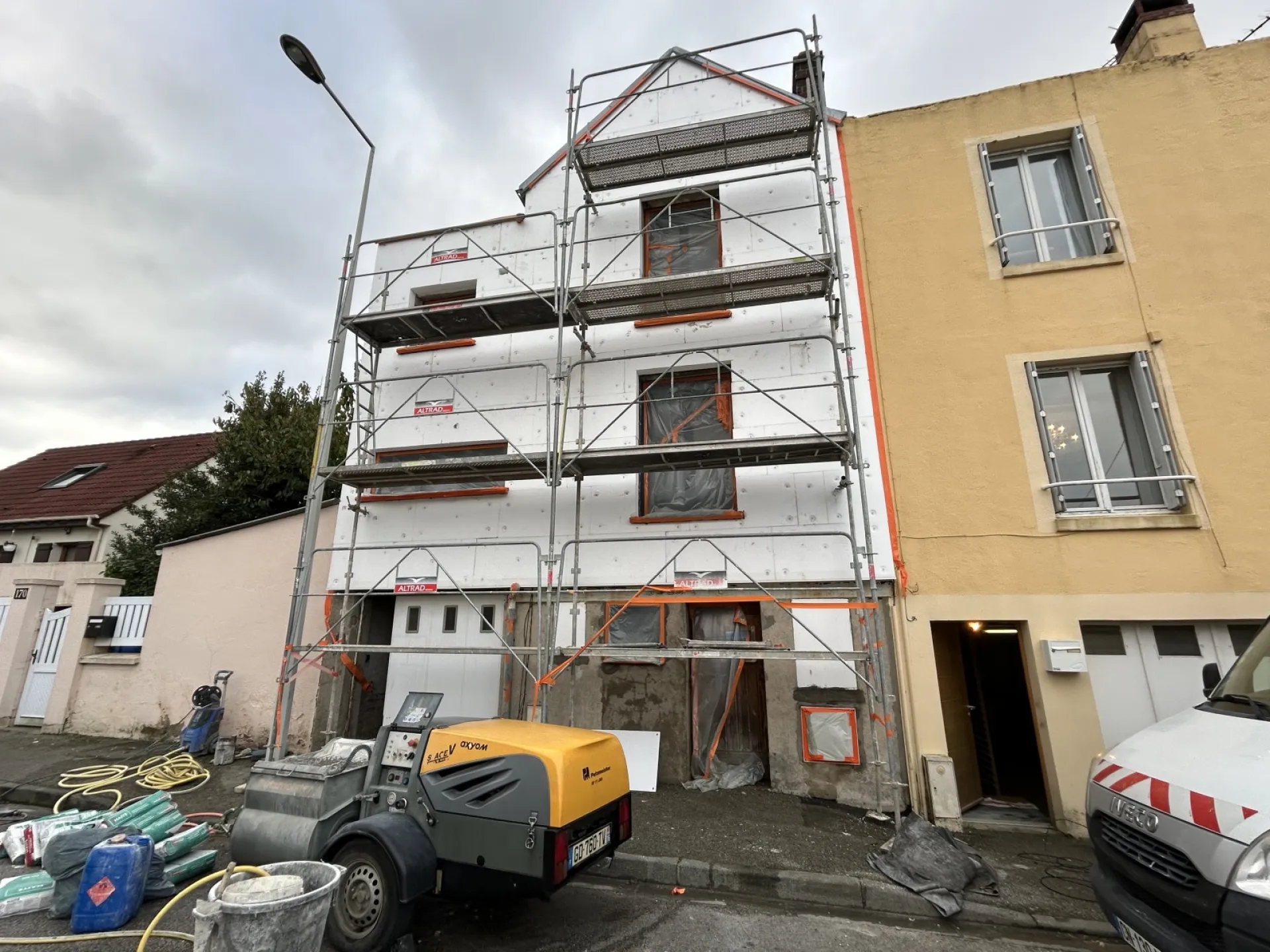 Isolation par l'extérieur avec Ravalement Projeté : Une solution efficace pour des économies d'énergie et une protection durable Le Havre , Fecamp 76