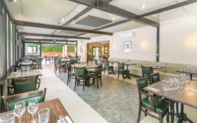 Location salle de restaurant pour anniversaire avec repas festif et parking privatif à Bouc-Bel-Air proche de Cabriès