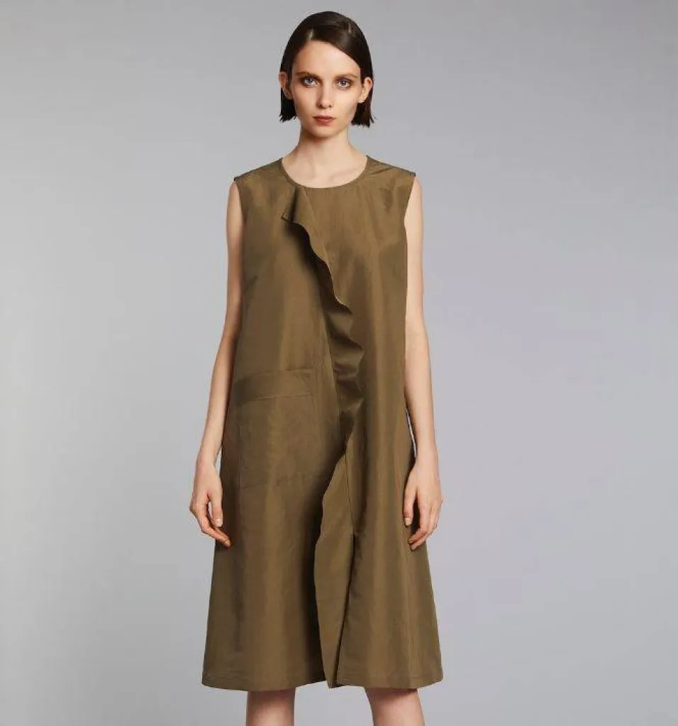 La nouvelle collection Printemps-été 2023 Lis Lareida, des pièces lifestyle, intemporelles, un look pointu.