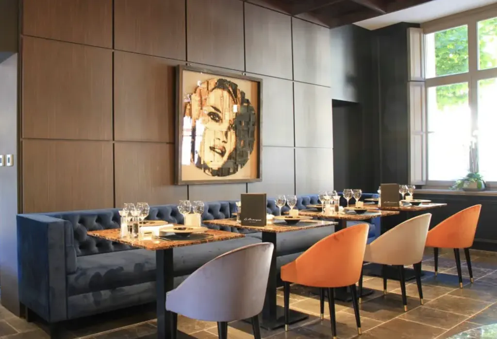 Cèdre Dark – Pierre marbrière noire et feuille d’automne pour sols et dallages intérieurs et extérieurs