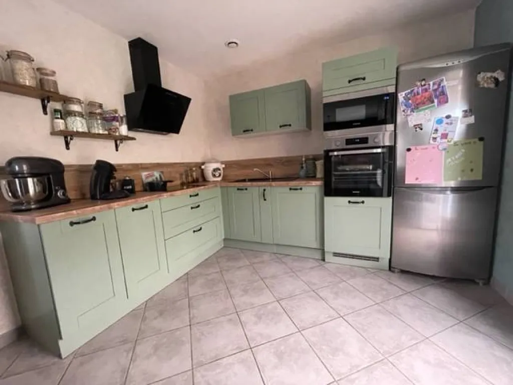 A vendre pavillon de 86 m² habitable sur un terrain de 300 m² sur la commune de ST PIERRE LES ELBEUF 76320