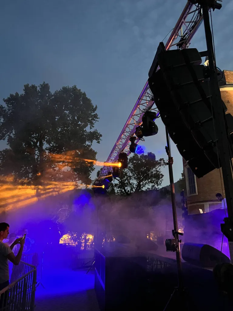 Prestation son et lumière Le Bal des Restos à Solliès-Pont VAR 83