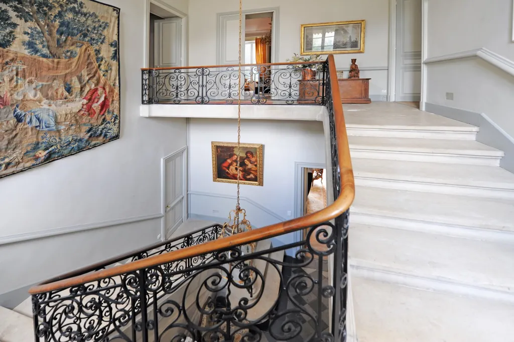 AVIGNON INTRA MUROS, rare demeure bourgeoise XIXème à la vente    