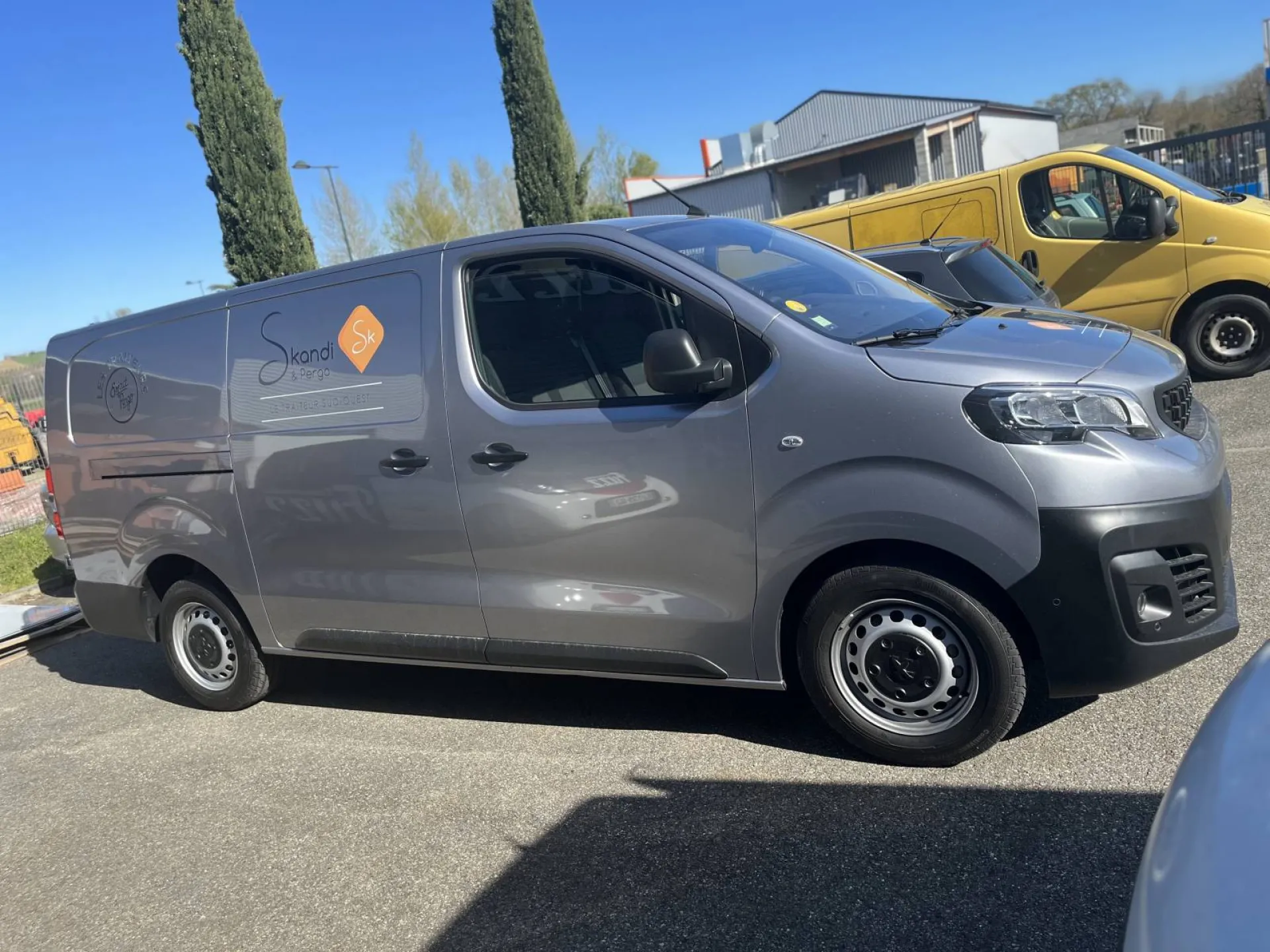 Réalisation d'un flocage véhicule pour un camion du groupe Skandi & Pergo